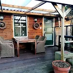 Chalet Met Veranda & Omheinde, Ruime Tuin In Zeeland Vp077