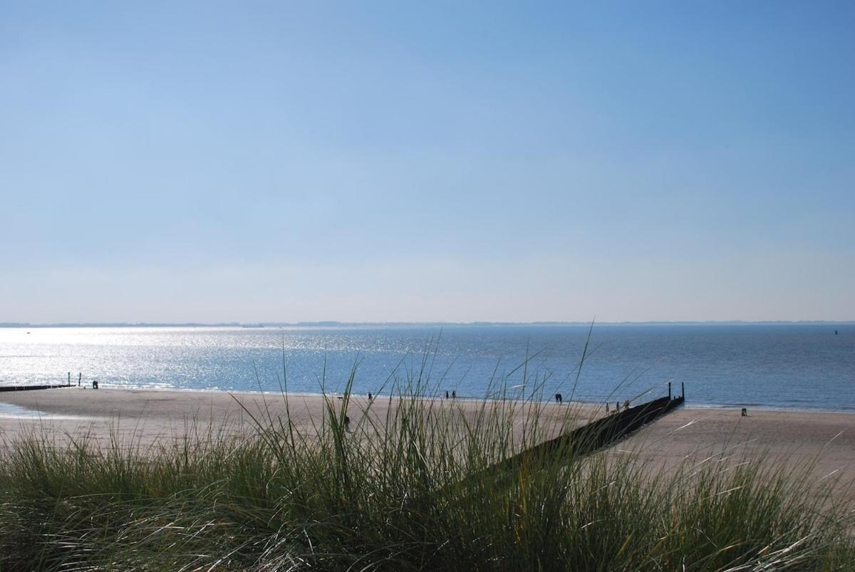 Met Veranda & Omheinde, Ruime Tuin In Zeeland Vp077