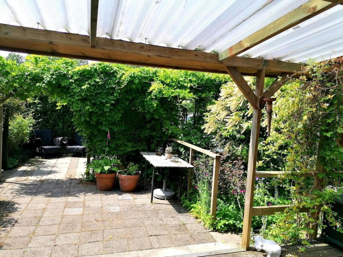 Vakantiehuis Met Veranda & Omheinde, Ruime Tuin In Zeeland Vp077 Heinkenszand
