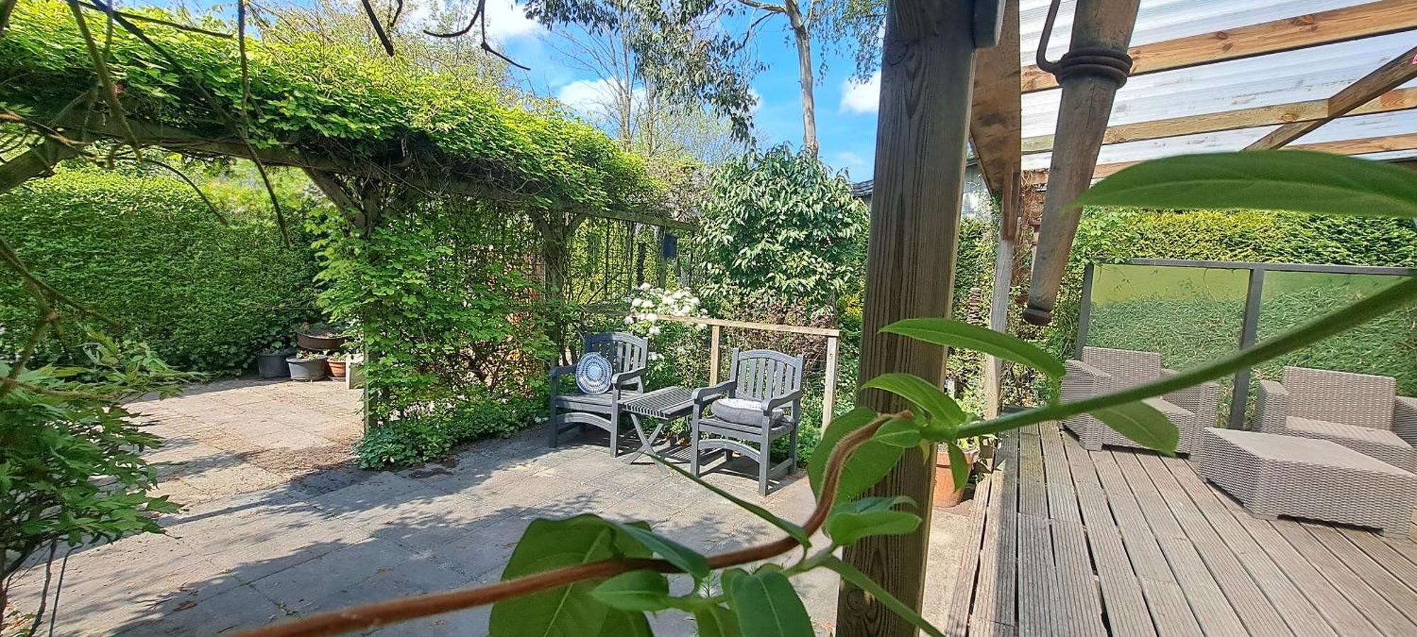 Met Veranda & Omheinde, Ruime Tuin In Zeeland Vp077